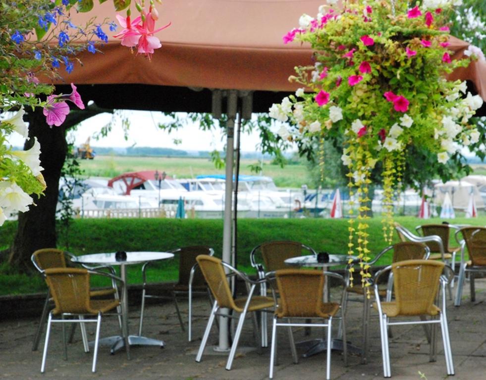 Stretham The Lazy Otter B&B 외부 사진